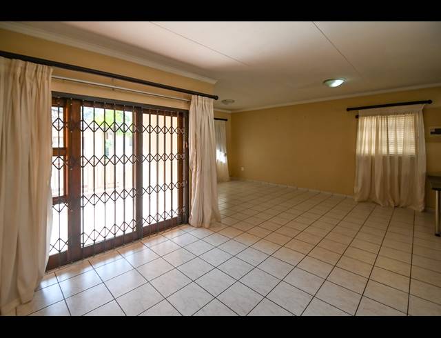 3 BEDROOM DUPLEX FOR SALE IN SARNIA